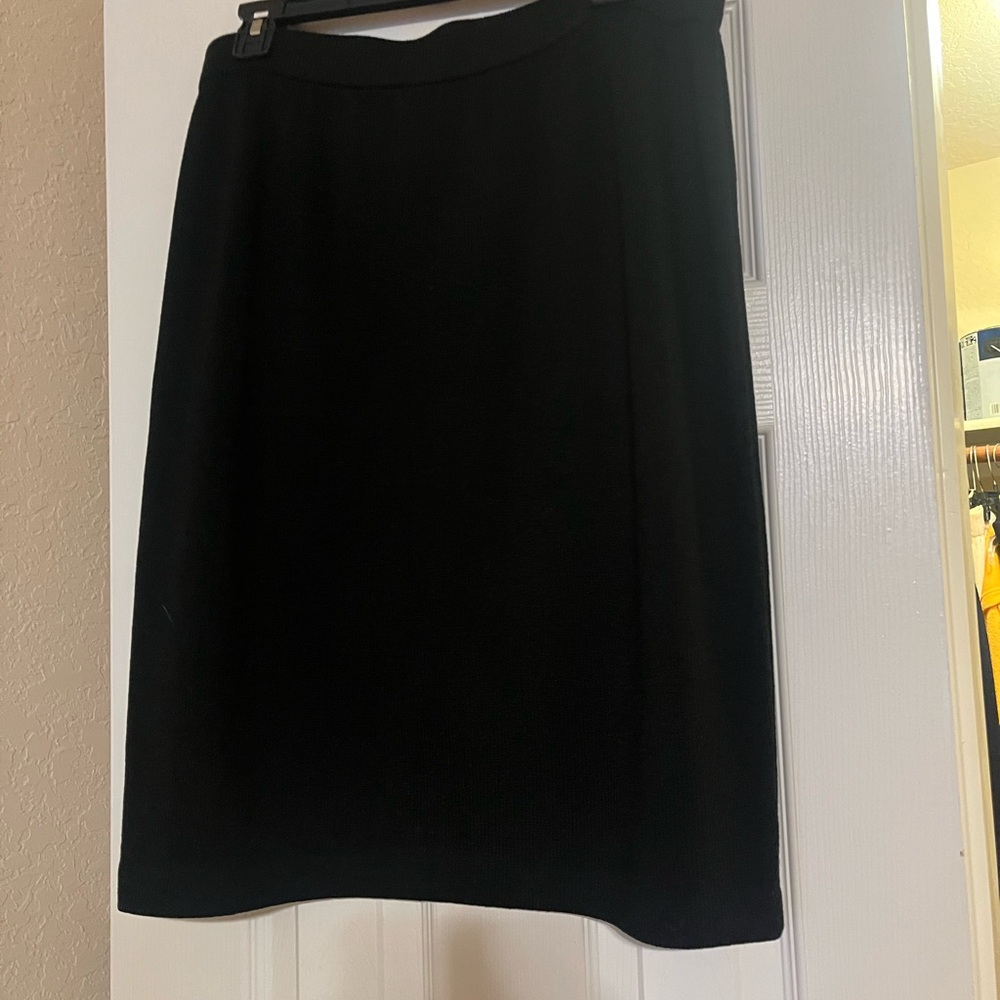 St. John’s Basic Black skirt